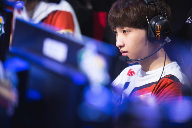 客战塞尔塔戴帽，莱万巴萨生涯第4次上演帽子戏法