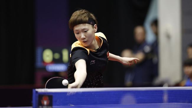 世体：梅西亲签的新秀球星卡被拍卖行估值35000欧元