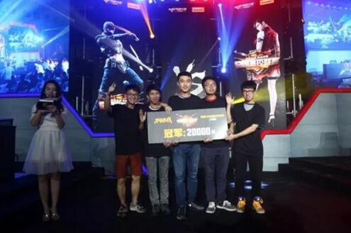 里夫斯：詹姆斯是历史级别的传球手，总在用最正确的方式打球